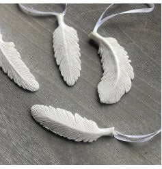 Set of 4 Feather Hangers, 9.5cm